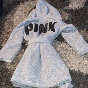 Pink robe x-small-small size very plush good cond